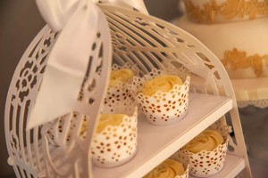 Vintage wedding cupcakes