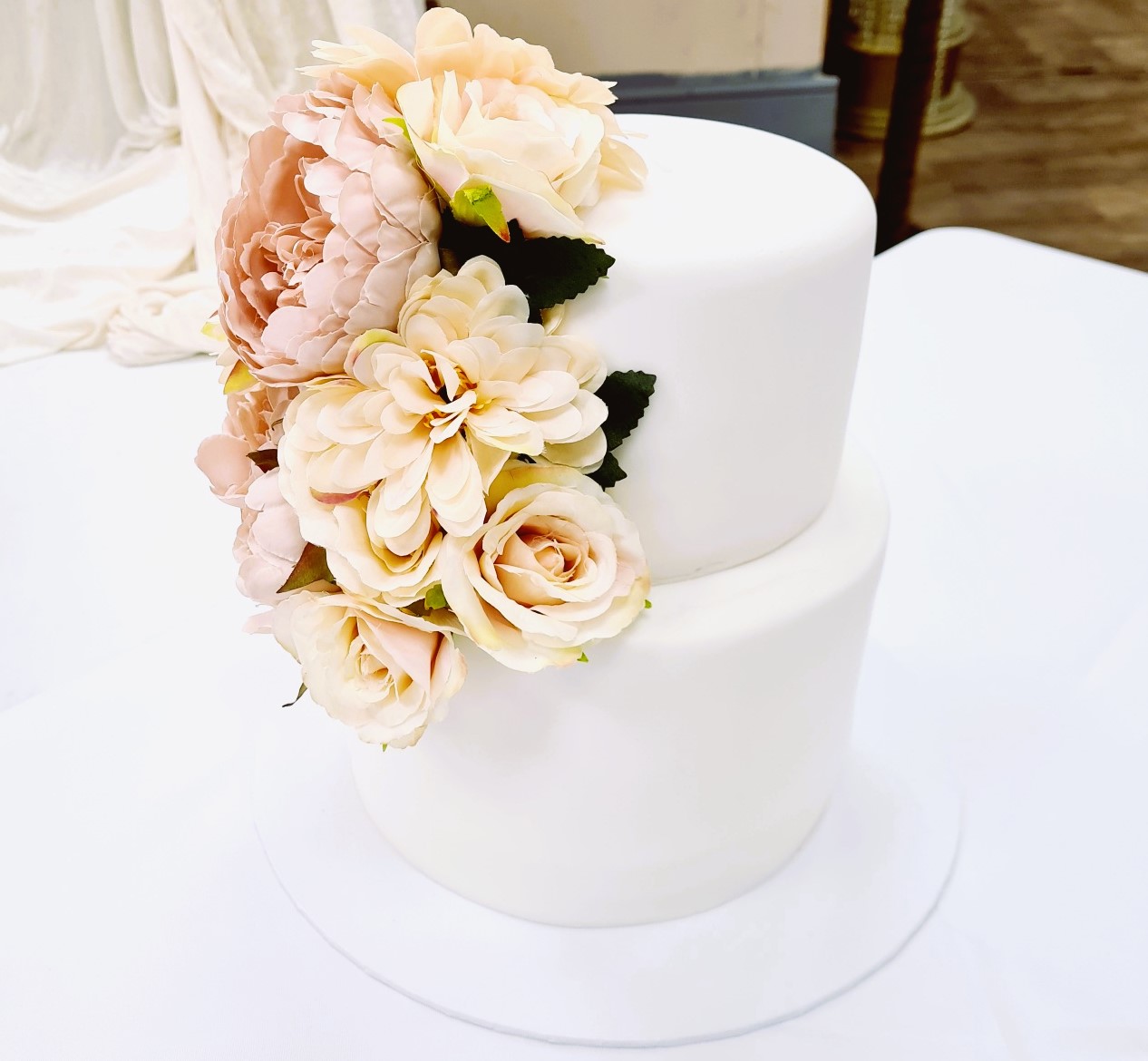 2 tier flower wedding cake